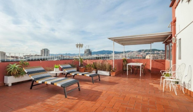 2 Bed apartment with terrace & views in Glòries
