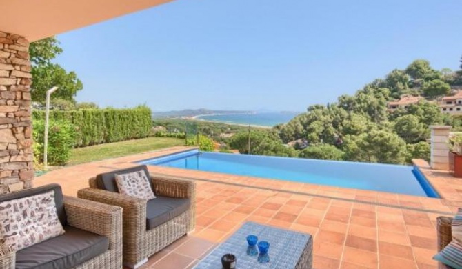 Begur Villa Sleeps 8 Pool WiFi T802309