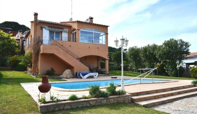 Begur Villa Sleeps 8 with Pool