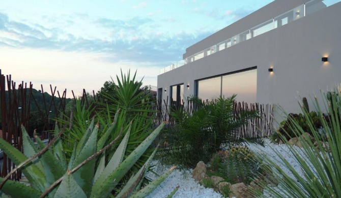 Casa Lou, architect villa with heated pool at Begur, 470m2