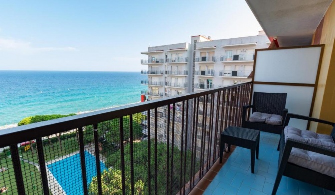 Apt Miami in center of Blanes town with wifi, A/C, pool and private parking