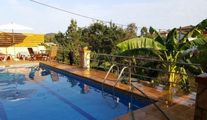 Casita con piscina y barbacoa privada