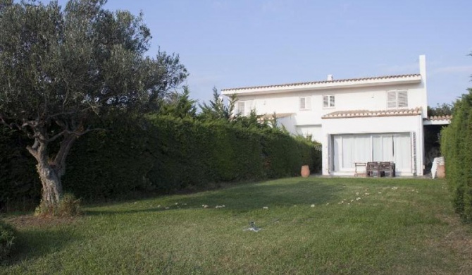 Casa con encanto y jardín amplio en Cadaqués