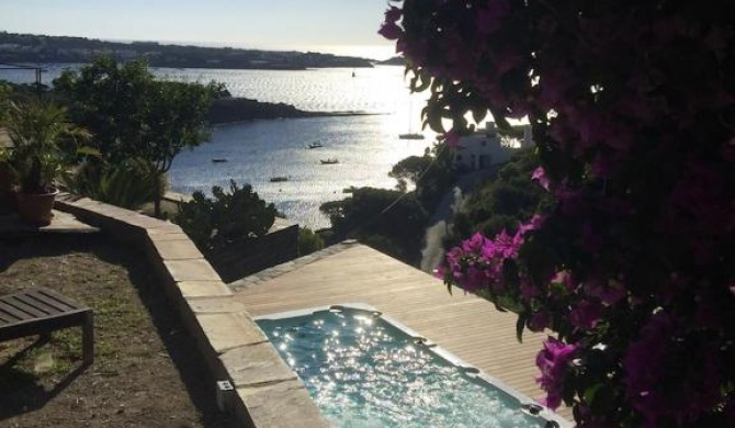 6 bedrooms villa at Cadaques 50 m away from the beach with sea view private pool and sauna