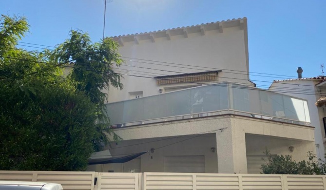 Acogedor apartamento en chalet a 50 m del mar