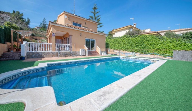 R103 Villa con piscina in Segur de Calafell