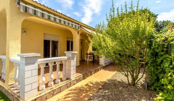 4 bedrooms villa with private pool enclosed garden and wifi at Calafell 2 km away from the beach