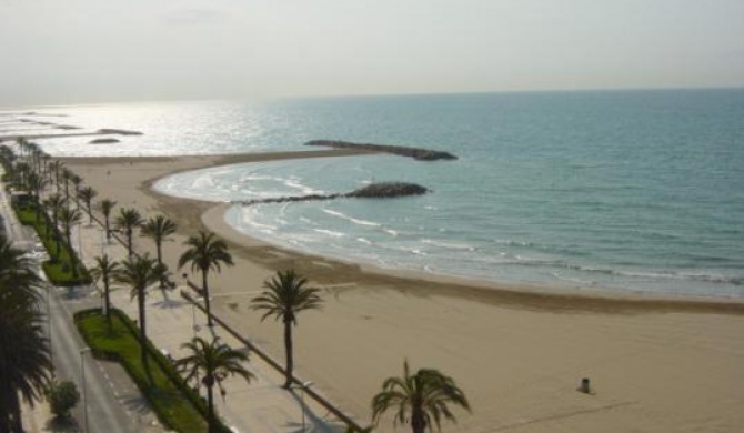 Lovely seaside apartment in front of Calafell beach and Cunit beach