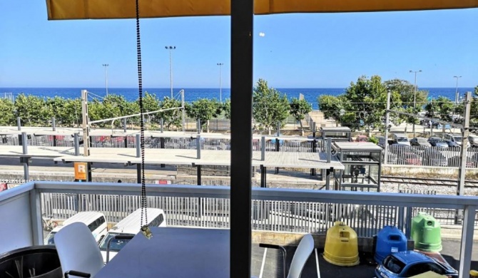 Luxury Apartment Accommodation, next to beach & train station Calella