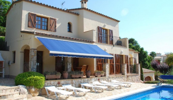 Deluxe Villa in Calonge with Private Pool