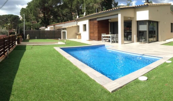 Modern Villa with pool for families