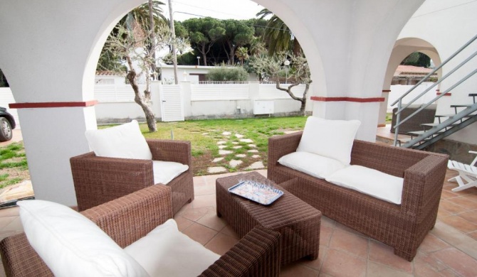 Casa 3 dorm a pie del mar con su jardin y parking