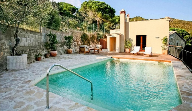 Nice home in Castell-Platja dAro with 3 Bedrooms, Outdoor swimming pool and Swimming pool