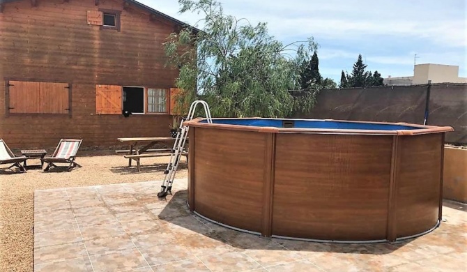 Carmeta - Casa Rural de madera con jardín, piscina privada y barbacoa