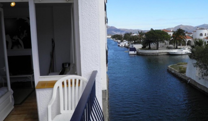 Blue Canal Apartment Ampuriabrava