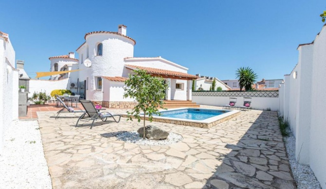 Modern Villa with Private Pool in Empuriabrava