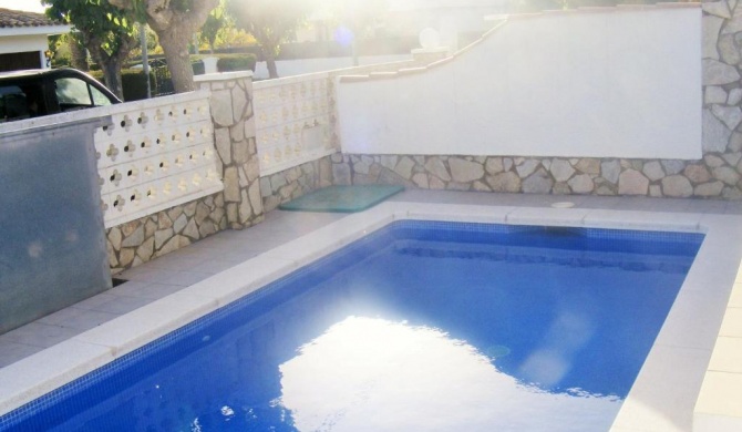 Splendid Holiday Home in Empuriabrava with Private Pool