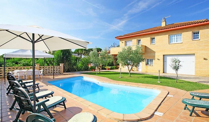 4 bedrooms villa with private pool terrace and wifi at Girona