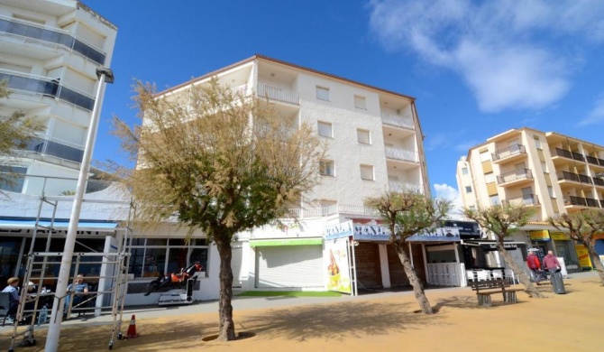 Apartamentos Riells Park