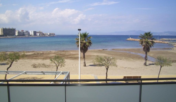 Beachfront Apartment with Sea View - Voromar