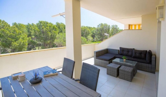 Una Terraza con olor a pinos y vistas al Mar