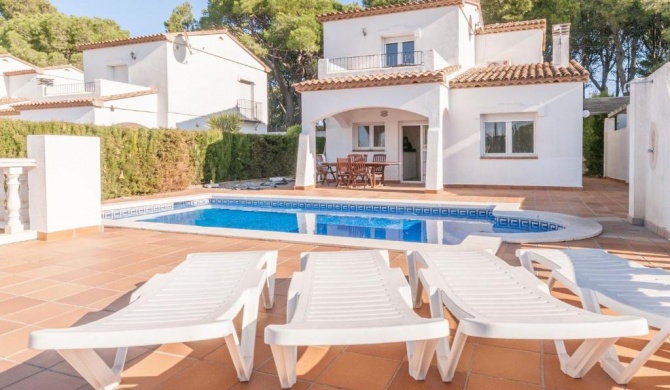 Pretty Holiday Home in L Escala with Swimming Pool