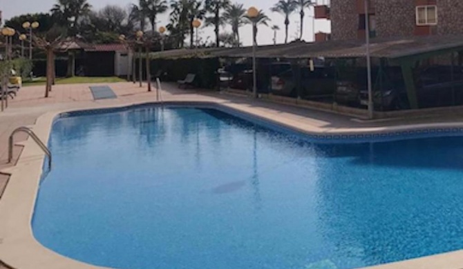 Atractivo apartamento con piscina cerca del mar