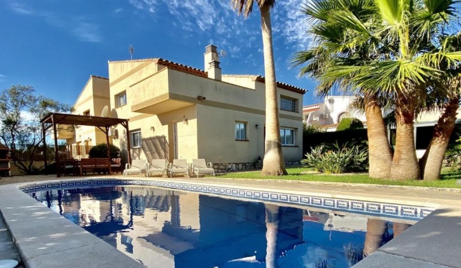 Villa Martina 4 bedroom villa with air conditioning & private swimming pool ideal for families