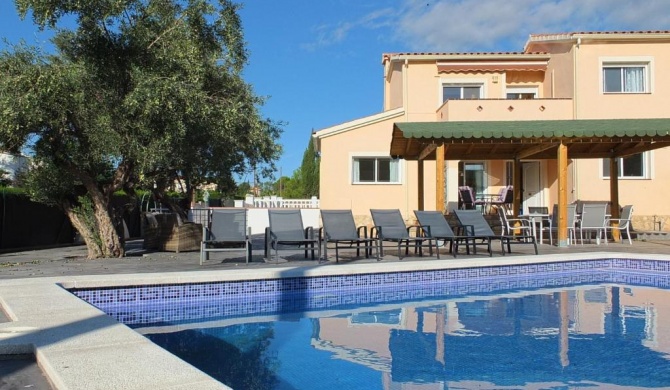 Villa Olivera luxury villa with air-con and a private swimming pool, ideal for families
