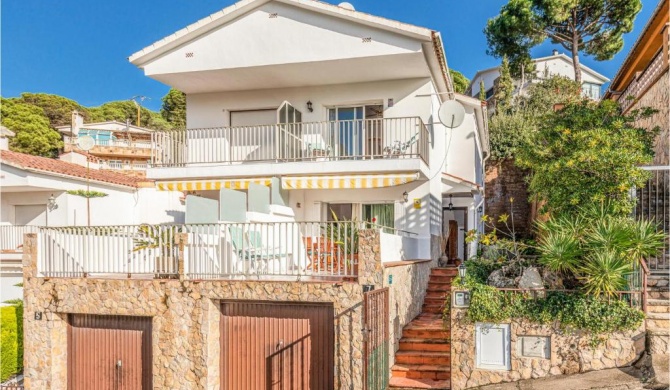 Amazing home in Lloret de Mar w/ WiFi and 3 Bedrooms