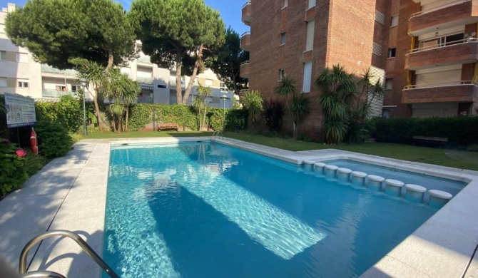 Apartamento Las Antillas con piscina en playa Els Fenals Lloret de Mar