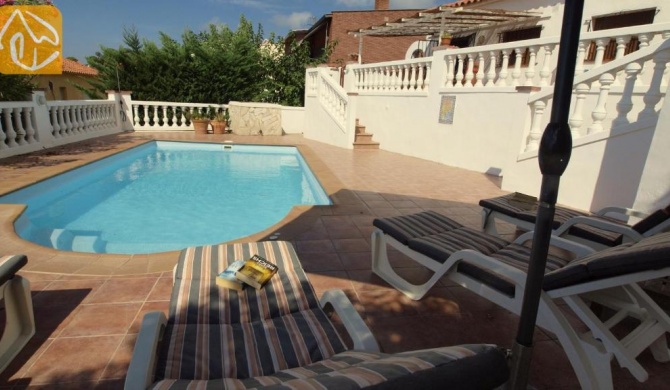 Caules Villa Sleeps 6 Pool WiFi