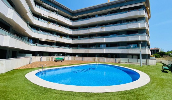 Fenals beach lux apartment with swimming pool