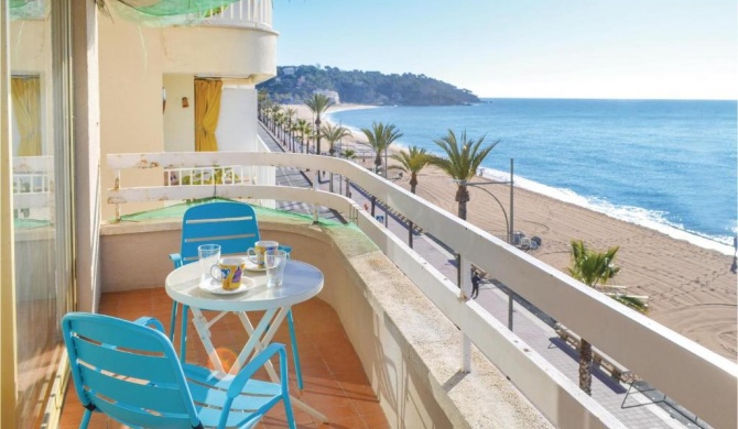 Nice apartment in Lloret de Mar with 3 Bedrooms and WiFi