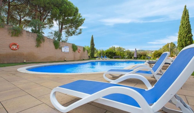 Lloret de Mar Apartment Sleeps 4 with Pool Air Con and WiFi