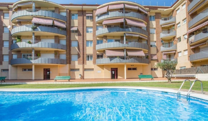 Lloret de Mar Apartment Sleeps 6 with Pool and WiFi