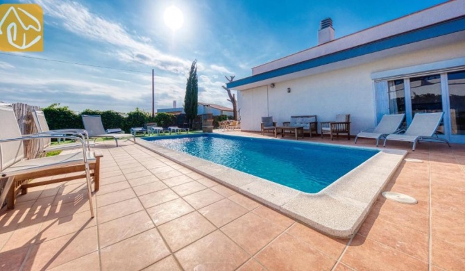 Lloret de Mar Villa Sleeps 10 Pool WiFi