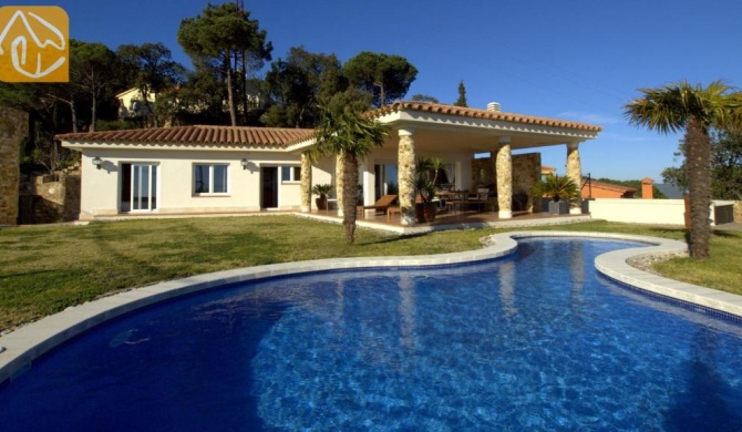 Lloret de Mar Villa Sleeps 10 Pool WiFi