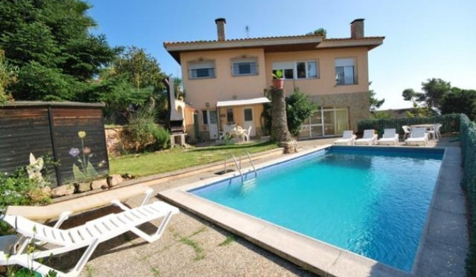 Lloret de Mar Villa Sleeps 12 Pool WiFi