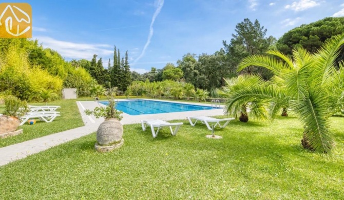 Lloret de Mar Villa Sleeps 22 with Pool and WiFi