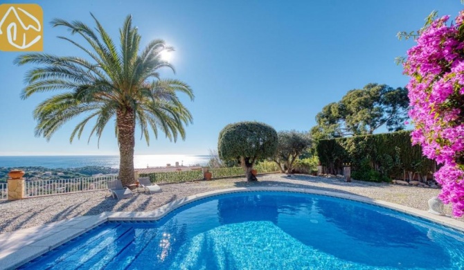 Lloret de Mar Villa Sleeps 5 Pool WiFi