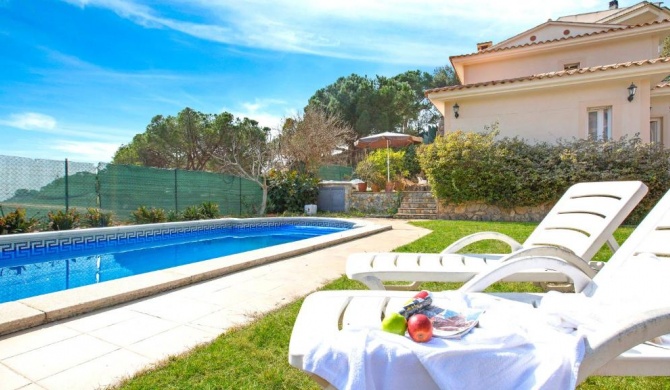 Lloret de Mar Villa Sleeps 6