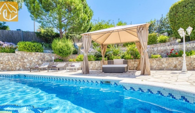 Lloret de Mar Villa Sleeps 7 Pool WiFi