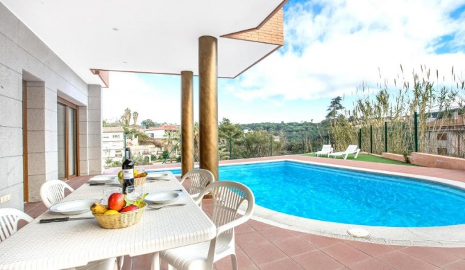 Lloret de Mar Villa Sleeps 8