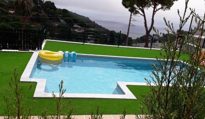 Sea-view cozy Aptm w amazing pool & trampoline for kids!