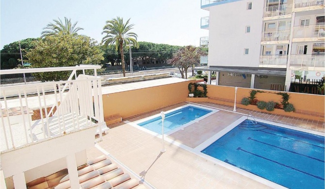 Amazing apartment in Malgrat de Mar with 3 Bedrooms, WiFi and Outdoor swimming pool