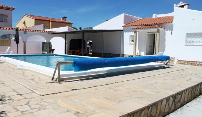 3 bedrooms villa with private pool enclosed garden and wifi at Miami Platja 1 km away from the beach