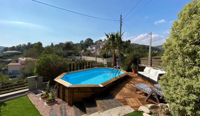 Amazing Vila close to Sitges, jacuzzi, swimming pool & exellent views