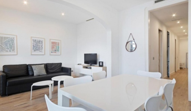 Stunning 2 Bedroom amd Bath Apartment in Eixample