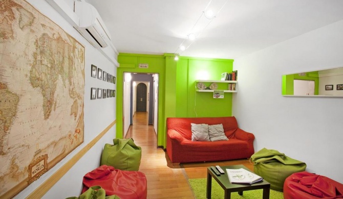 Diagonal House Hostel